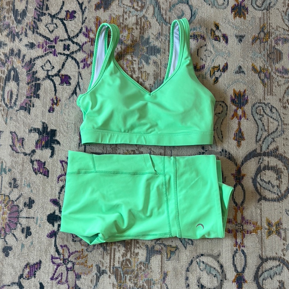 Vibrant Mint Sports Bra and Leggings Set ZYIA